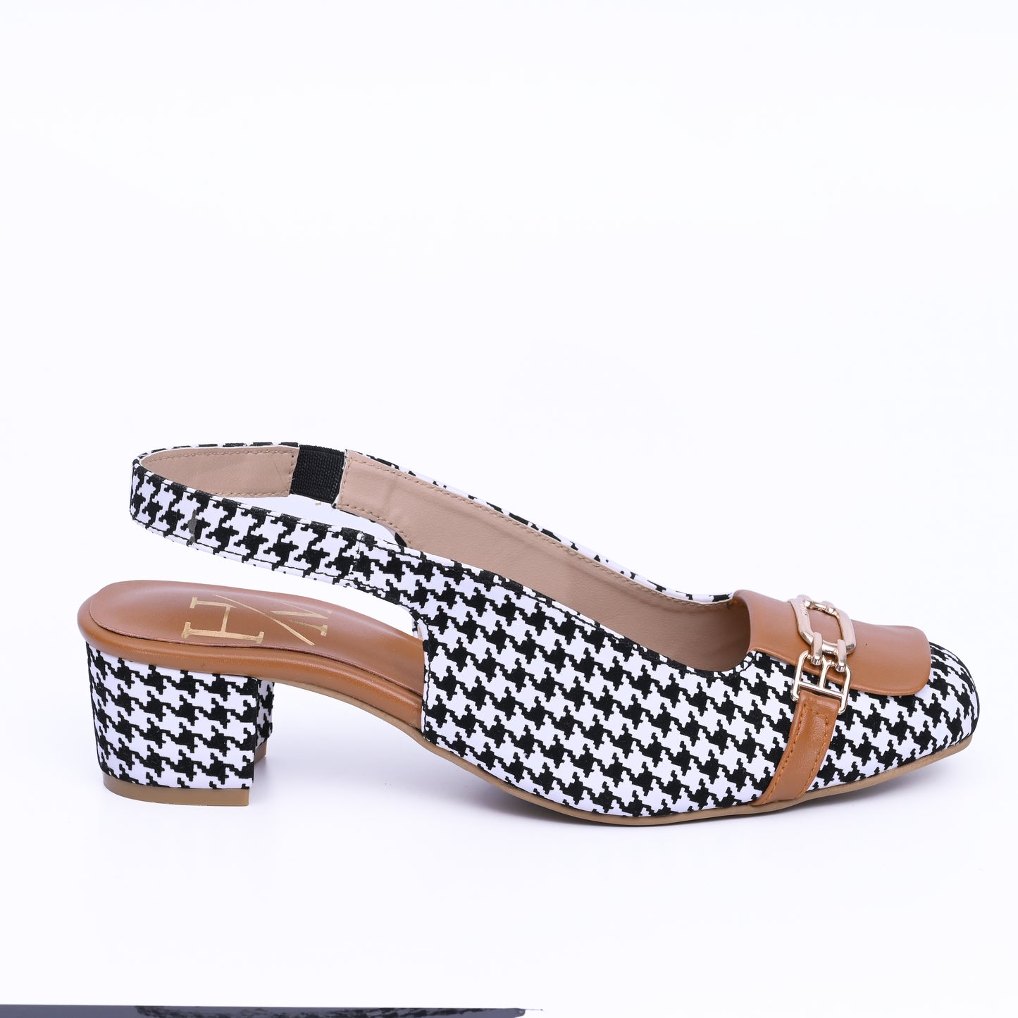 printed pumps