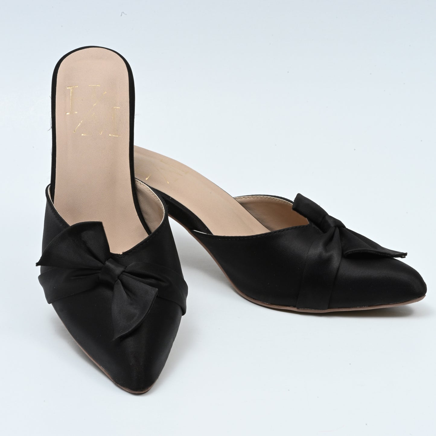 472 block heel pumps black